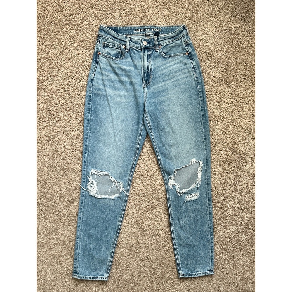 GUC I‎ American Eagle Outfitters I Light Wash Ripped Mom Jeans I Size 2